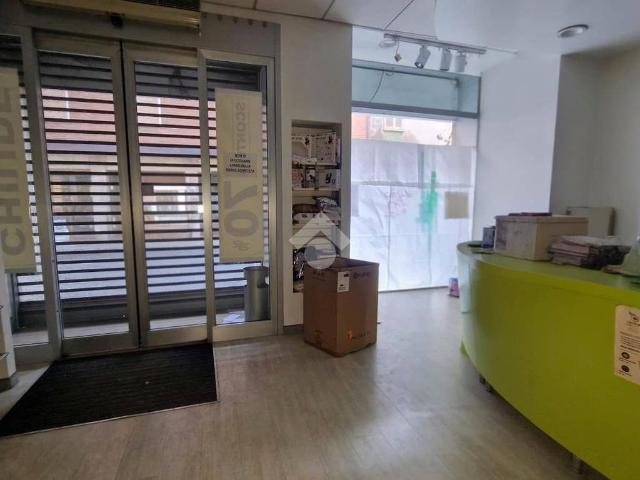 Locale Commerciale in affitto a Nuovo Circondario Imolese, Imola
