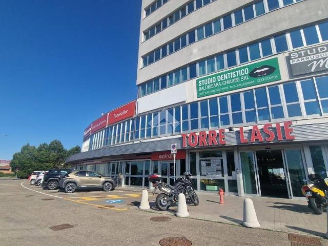 Locale Commerciale in affitto a Nuovo Circondario Imolese, Imola