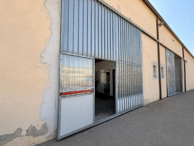 Locale Commerciale in affitto a Nuovo Circondario Imolese, Imola