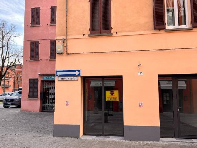 Locale Commerciale in affitto a Nuovo Circondario Imolese, Imola
