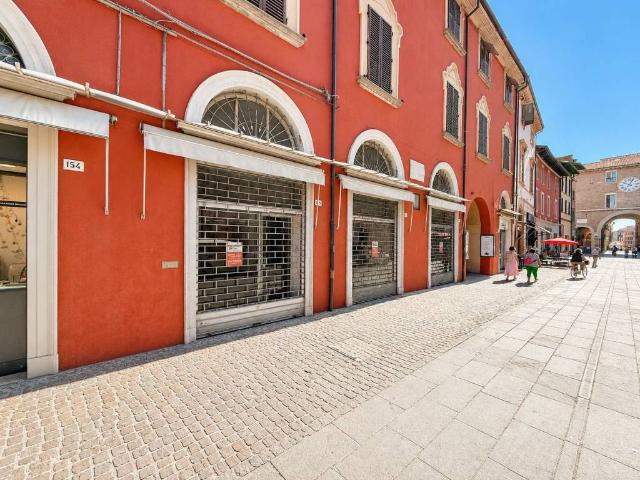 Locale Commerciale in affitto a Nuovo Circondario Imolese, Imola