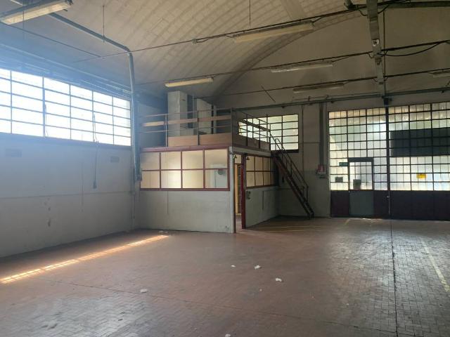 Locale Commerciale in affitto a Nuovo Circondario Imolese, Imola