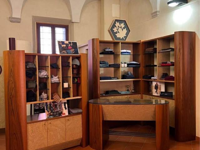 Locale Commerciale in affitto a Nuovo Circondario Imolese, Imola