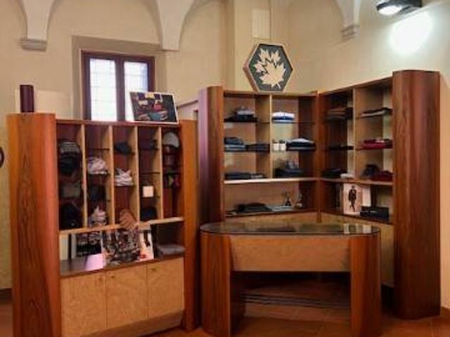 Locale Commerciale in affitto a Nuovo Circondario Imolese, Imola