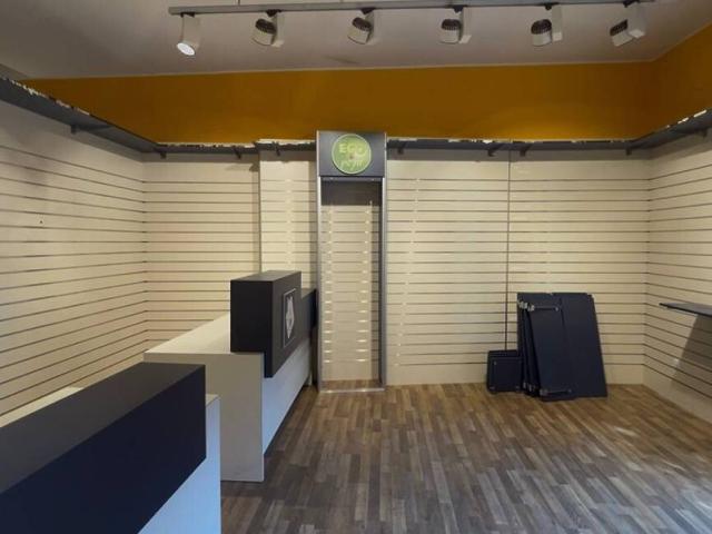 Locale Commerciale in affitto a Nuovo Circondario Imolese, Imola