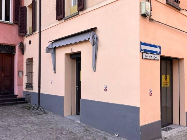 Locale Commerciale in affitto a Nuovo Circondario Imolese, Imola