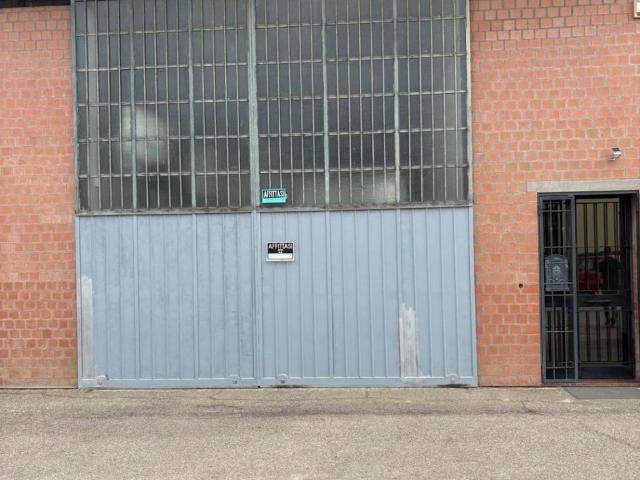 Locale Commerciale in affitto a Nuovo Circondario Imolese, Imola