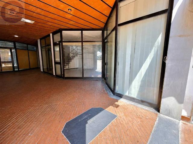 Locale Commerciale in affitto a Borgo Marina, Imperia