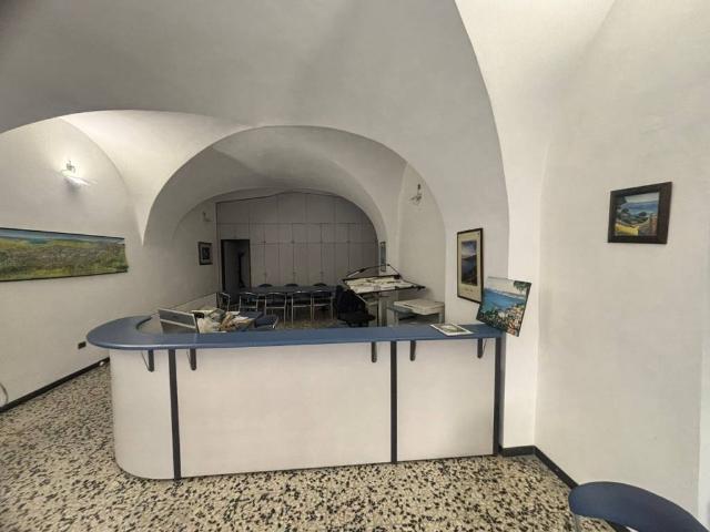 Locale Commerciale in affitto a Caramagnetta, Imperia