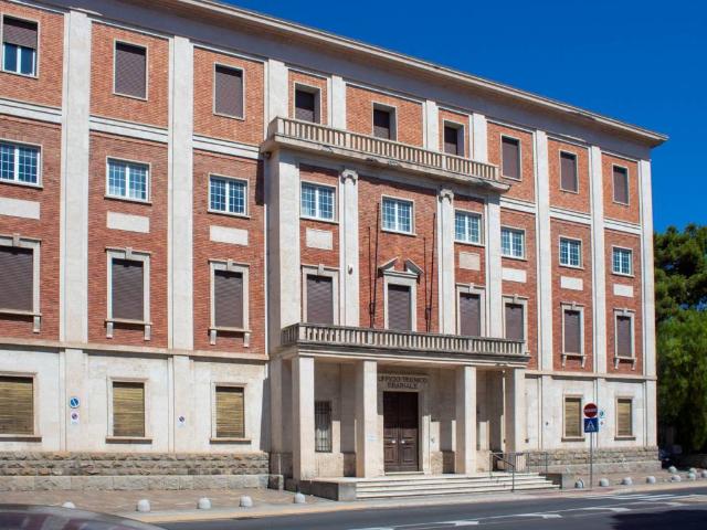 Locale Commerciale in affitto a Imperia, Liguria