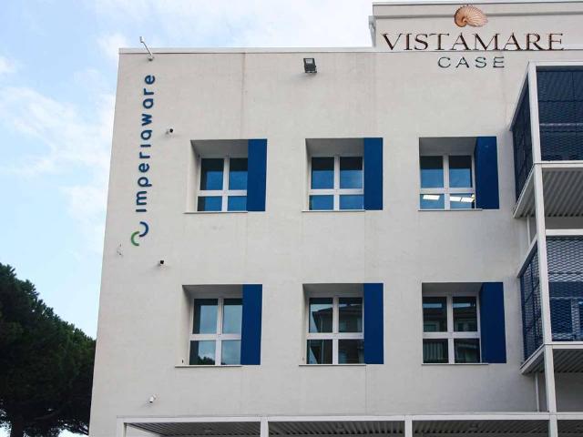 Locale Commerciale in affitto a Imperia, Liguria