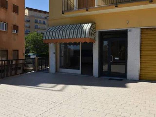 Locale Commerciale in affitto a Caramagnetta, Imperia