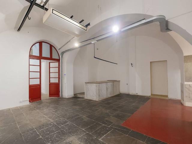 Locale Commerciale in affitto a Imperia, Liguria