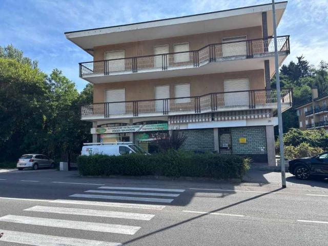 Locale Commerciale in affitto a Comunità Montana del Piambello, Induno Olona