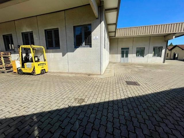 Locale Commerciale in affitto a Comunità Montana del Piambello, Induno Olona