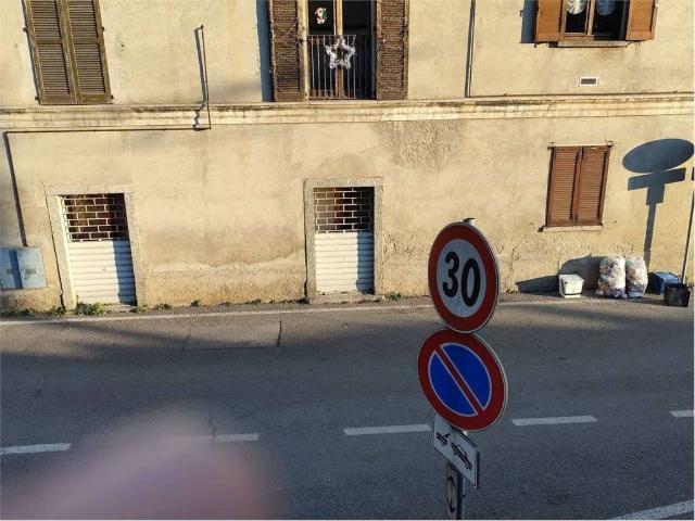 Locale Commerciale in affitto a Inverigo, Lombardia