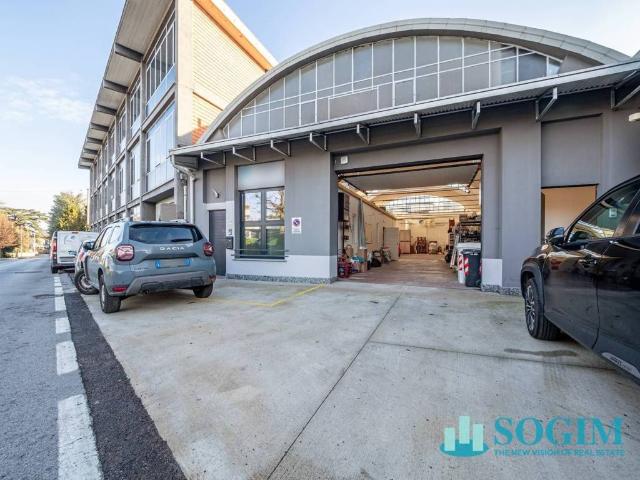 Locale Commerciale in affitto a Villa Romanò, Inverigo