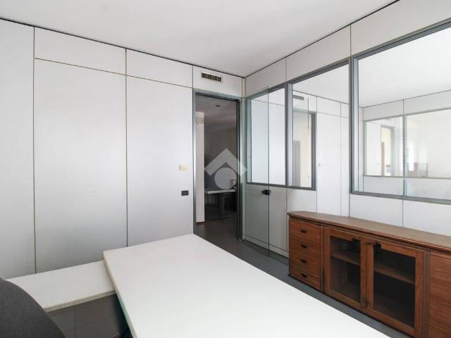 Locale Commerciale in affitto a Inzago, Lombardia