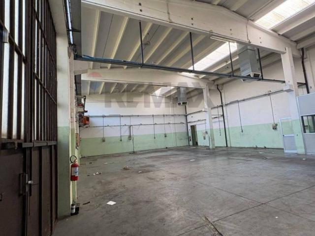Locale Commerciale in affitto a Inzago, Lombardia
