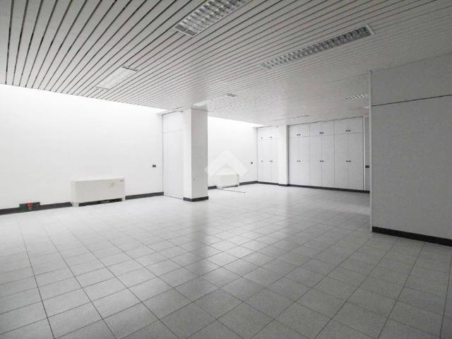 Locale Commerciale in affitto a Inzago, Lombardia