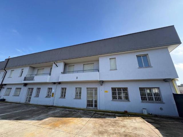 Locale Commerciale in affitto a Inzago, Lombardia