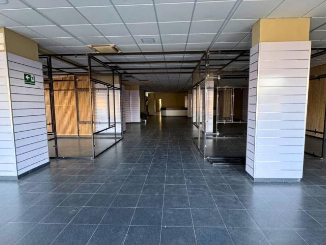 Locale Commerciale in affitto a Calabria, Vibo Valentia