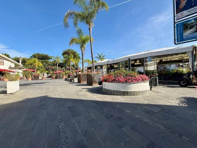 Locale Commerciale in affitto a Ischia, Campania
