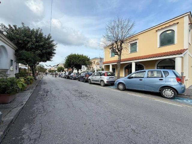 Locale Commerciale in affitto a Ischia, Campania