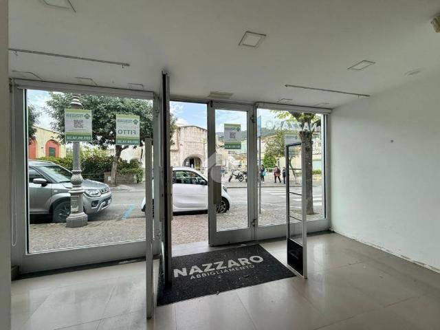 Locale Commerciale in affitto a Ischia, Campania
