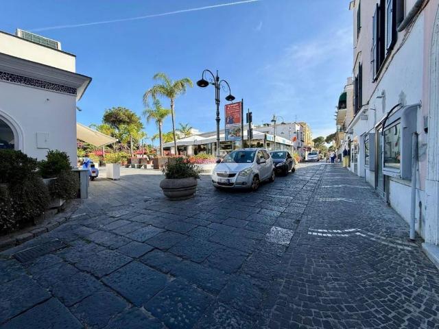 Locale Commerciale in affitto a Ischia, Campania