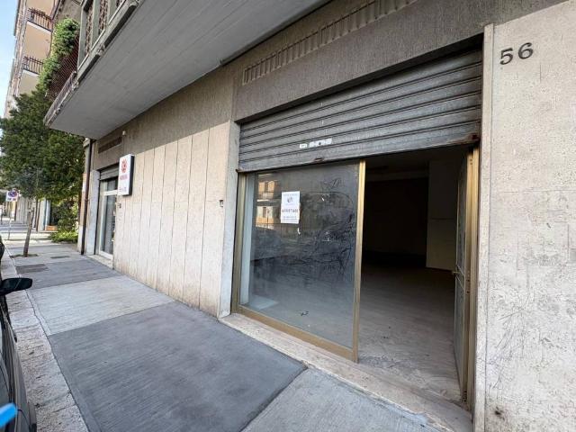 Locale Commerciale in affitto a San Lazzaro, Isernia