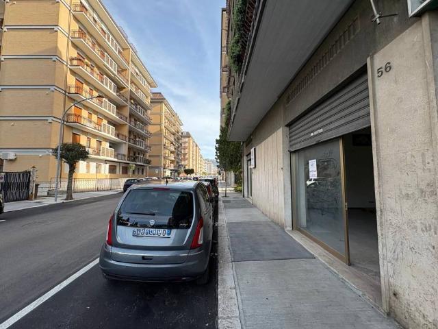 Locale Commerciale in affitto a San Lazzaro, Isernia