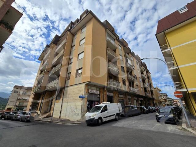 Locale Commerciale in affitto a San Lazzaro, Isernia