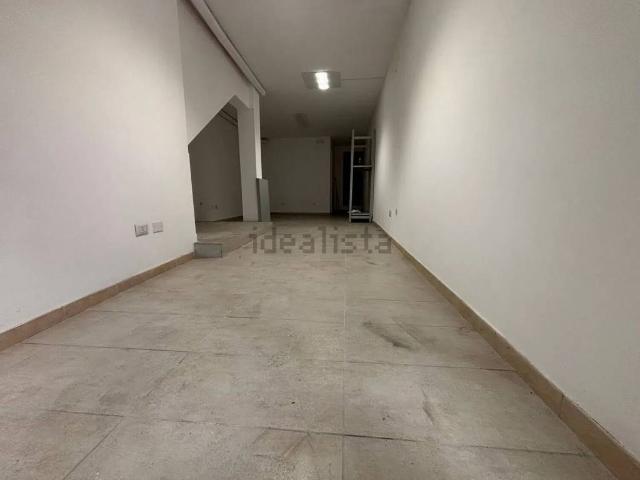 Locale Commerciale in affitto a Isernia, Molise