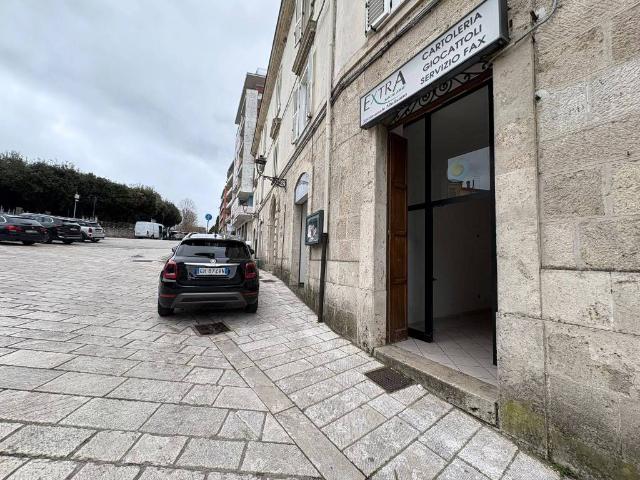 Locale Commerciale in affitto a Isernia, Molise