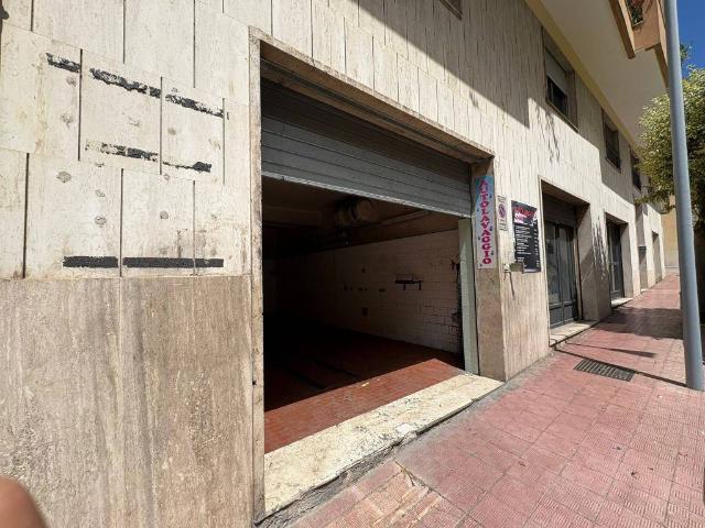Locale Commerciale in affitto a Isernia, Molise