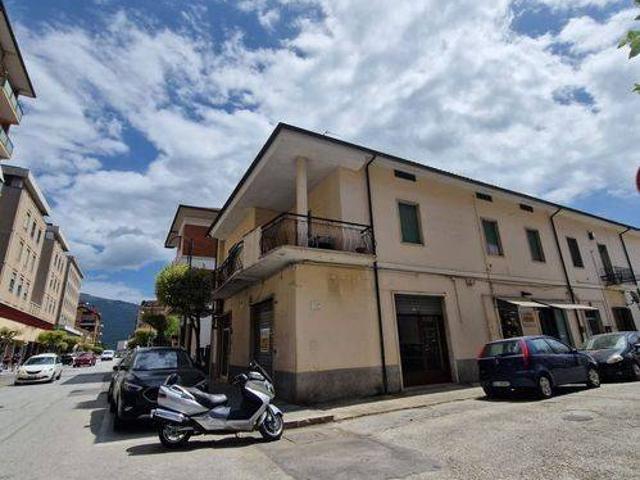 Locale Commerciale in affitto a San Lazzaro, Isernia