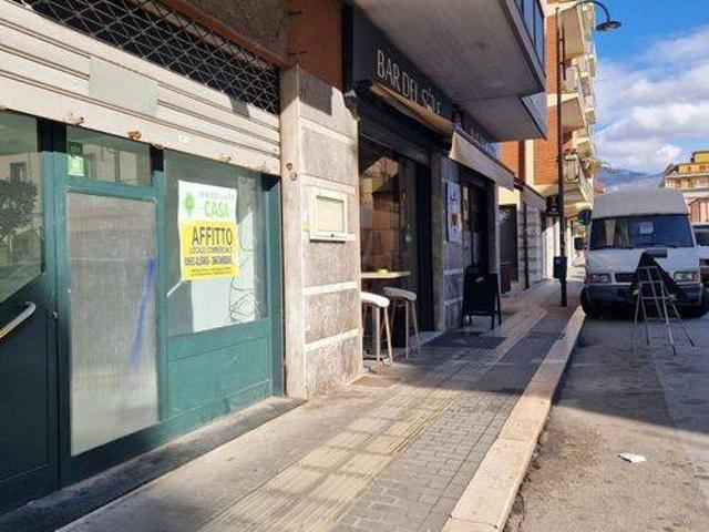 Locale Commerciale in affitto a San Lazzaro, Isernia