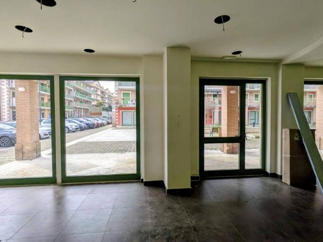 Locale Commerciale in affitto a San Lazzaro, Isernia