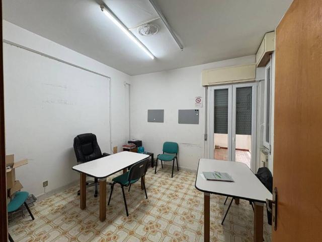 Locale Commerciale in affitto a San Lazzaro, Isernia