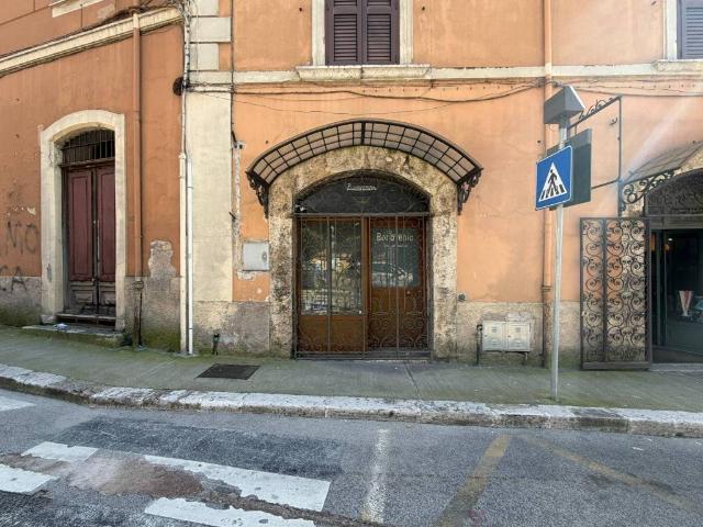 Locale Commerciale in affitto a Isola Del Liri E Superiore, Lazio
