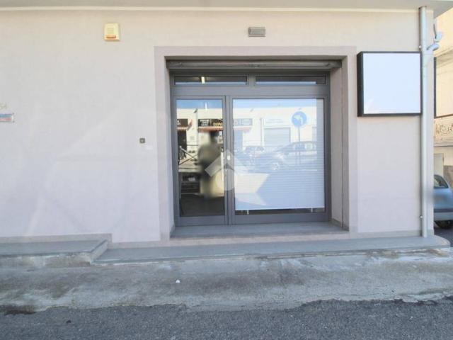 Locale Commerciale in affitto a Calabria, Crotone