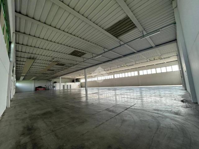 Locale Commerciale in affitto a Bovolone, Veneto