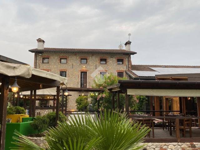 Locale Commerciale in affitto a Isola Vicentina, Veneto