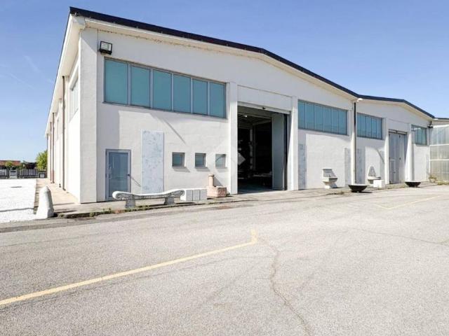 Locale Commerciale in affitto a Isorella, Lombardia