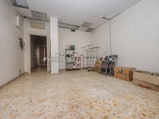 Locale Commerciale in affitto a Mezzabrino, Itri