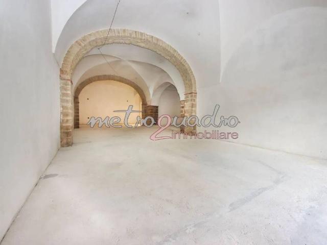 Locale Commerciale in affitto a Le Cupe, Itri