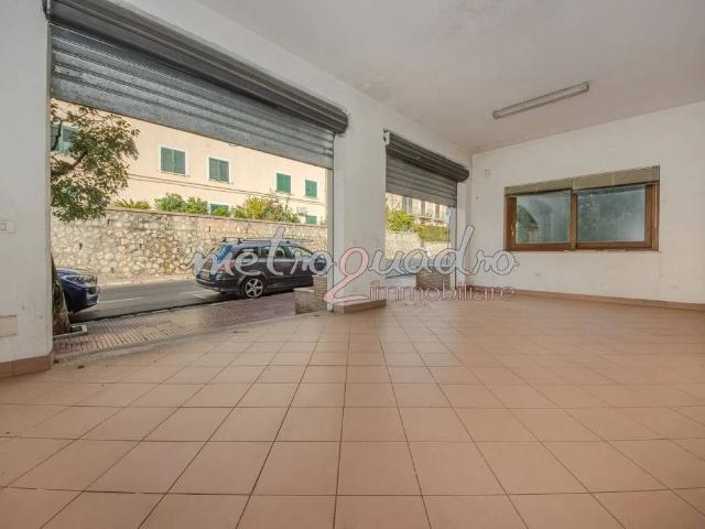 Locale Commerciale in affitto a Giovenco, Itri