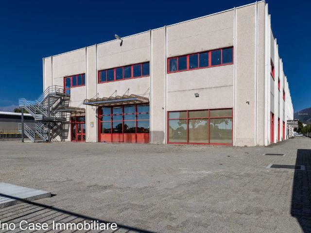 Locale Commerciale in affitto a Piemonte, Torino