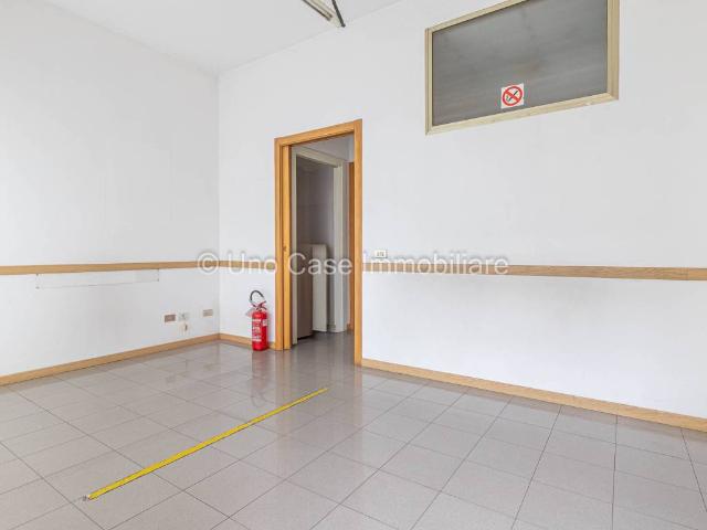 Locale Commerciale in affitto a Borghetto, Piemonte